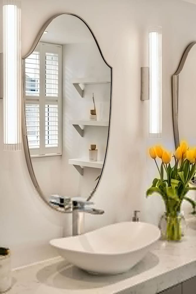 London Mews Home w Glass Atrium Terrace