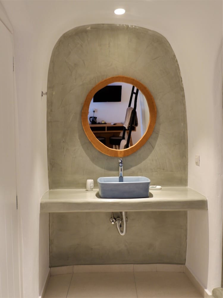 Iriana Suites