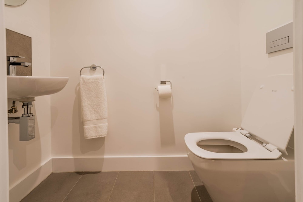 The Hidden Suite - 4BR Townhome Roof Top