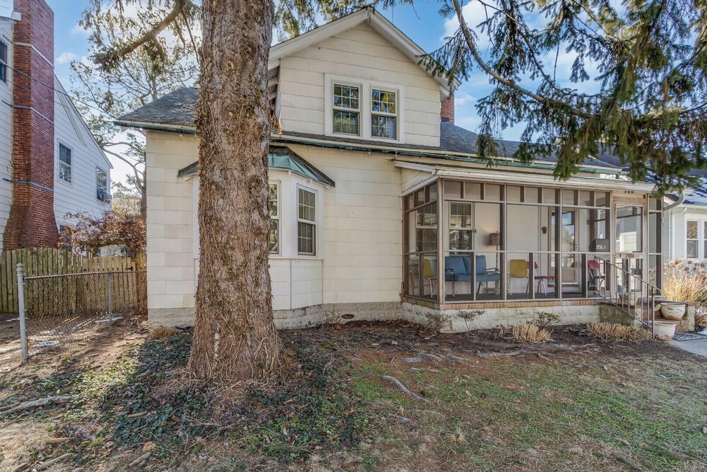 Hickman Street 208a