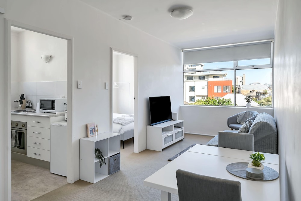 Quaint 1BD on the Doorstep of Manly Beach
