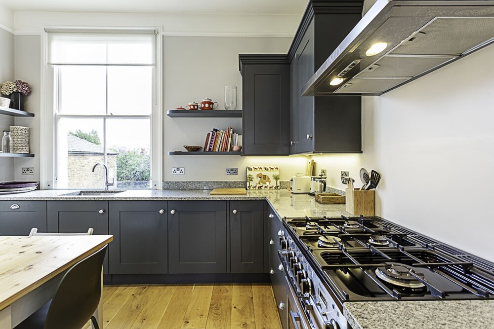 Bermondsey Bliss: Views, Comfort, and City Access!