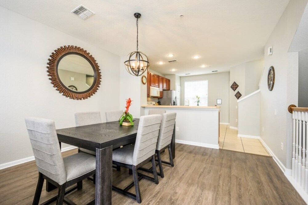 Epic Universe New Listing Beautiful Townhome, Vista Cay 4019