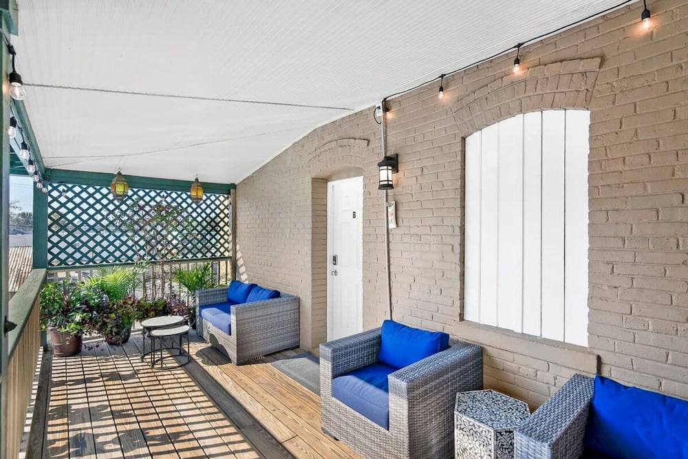 Free Parking Big Patio Next to Restaurants Bars