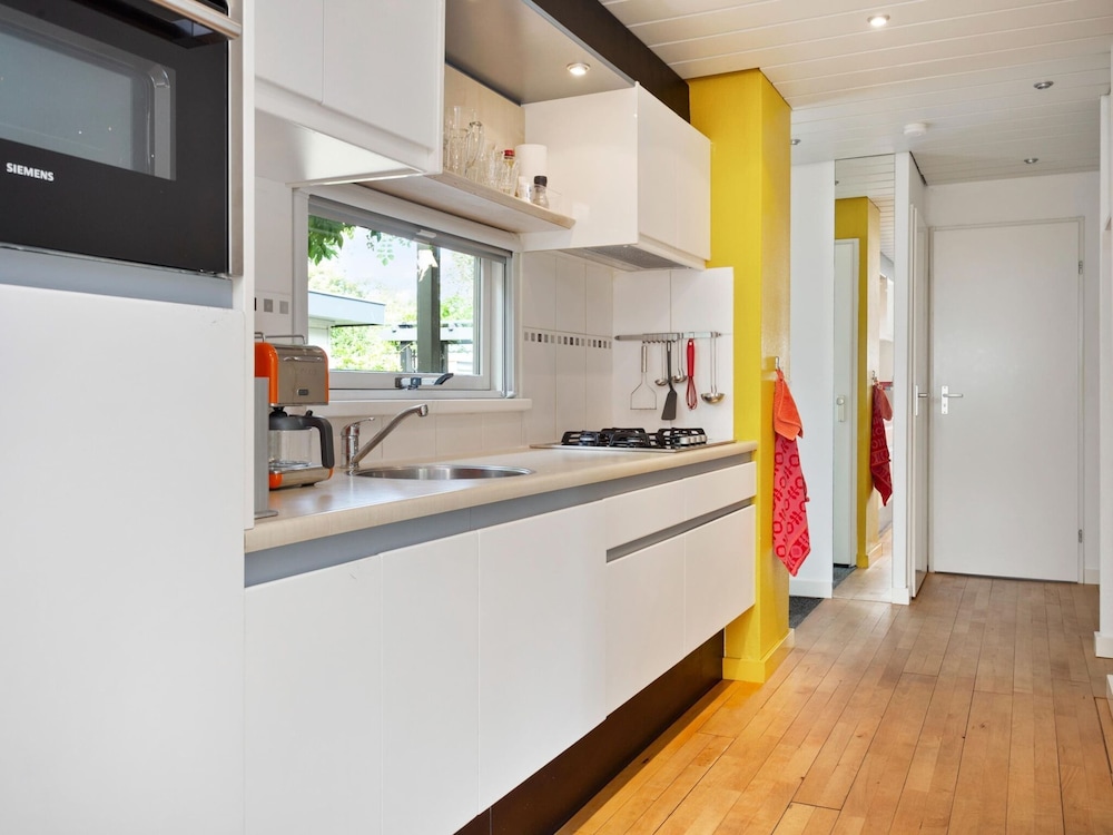 Light and Quiet Chalet With Beautiful Terrace Near Historic Goedereede view 5