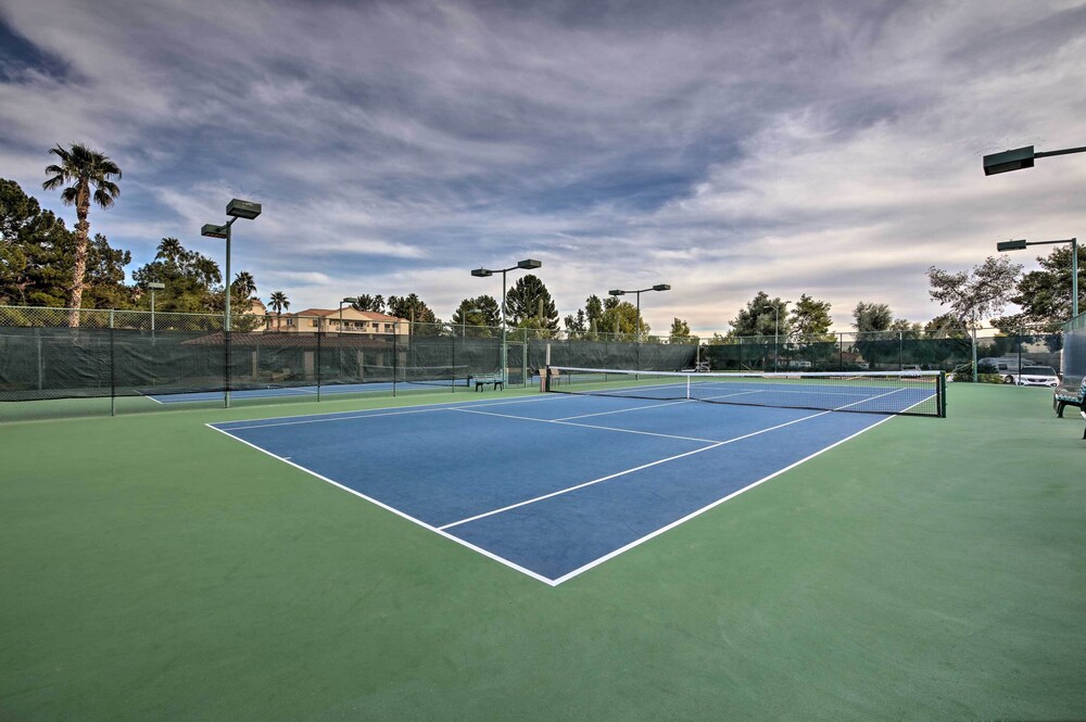 Patio + Pool Access: Golf Getaway in Peoria