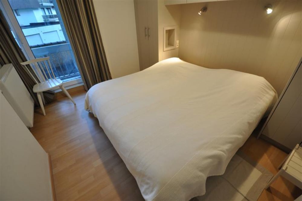 Apartment in Duinbergen With Side Sea View