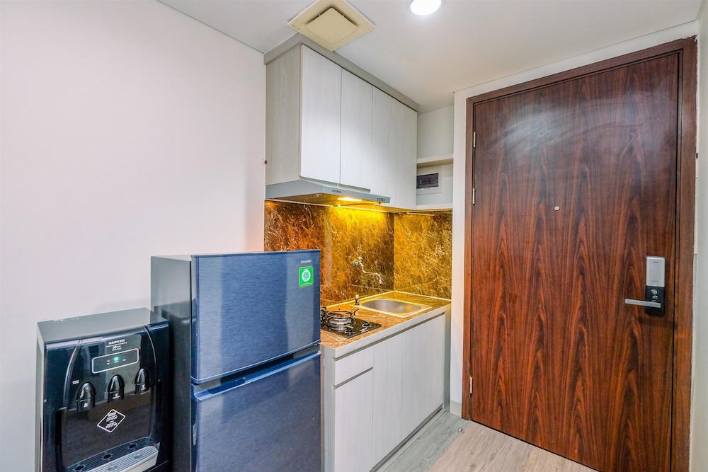 Homey And Restful Studio Lrt City Bekasi Apartment