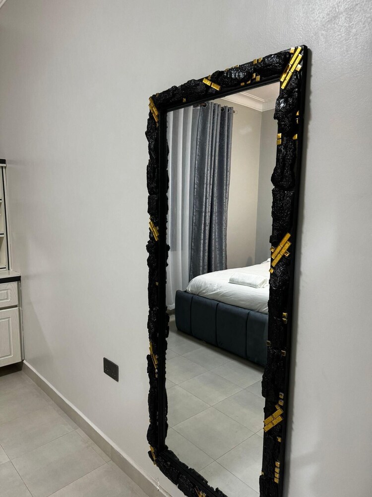 1 Bed-uganda-2people-wifi-closetocity-parking