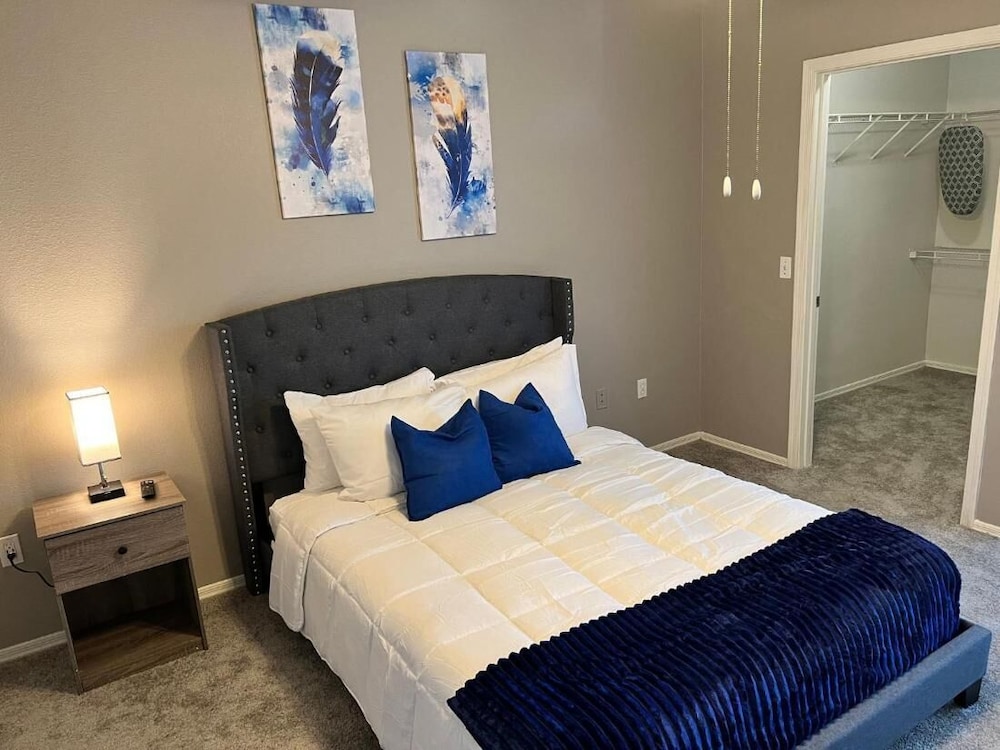 Spacious 2 Bdrm Th in Phoenix Perfect Getaway by Glow Explore view 5