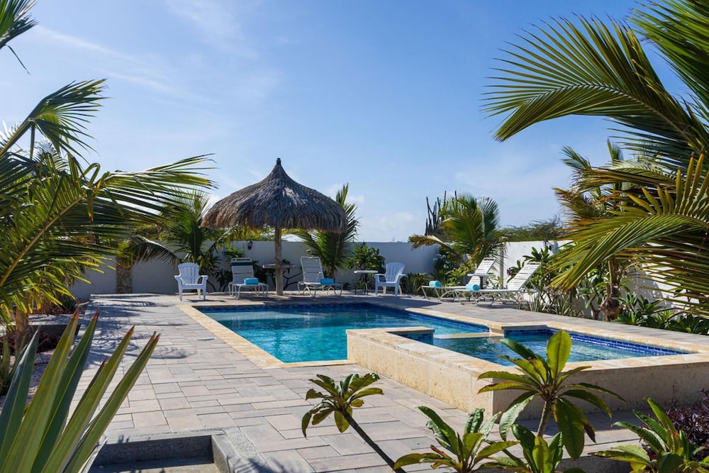 Beautiful 3br2 5BA Villa w Pool Close 2 Baby Beach