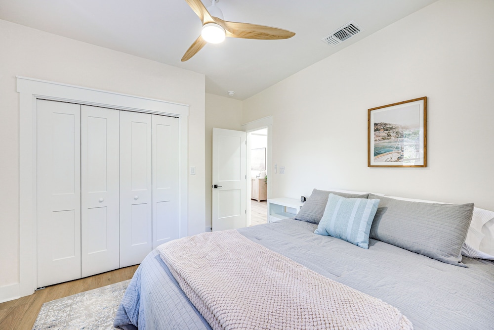 1 Mi to Dtwn: Family Home in San Antonio!