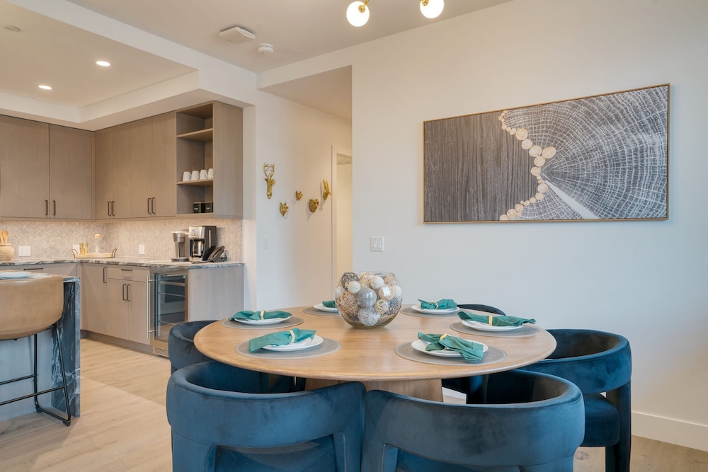 Alpine Oasis Luxury Living Near Vail With Outdoor Oasis Pool and Game Room