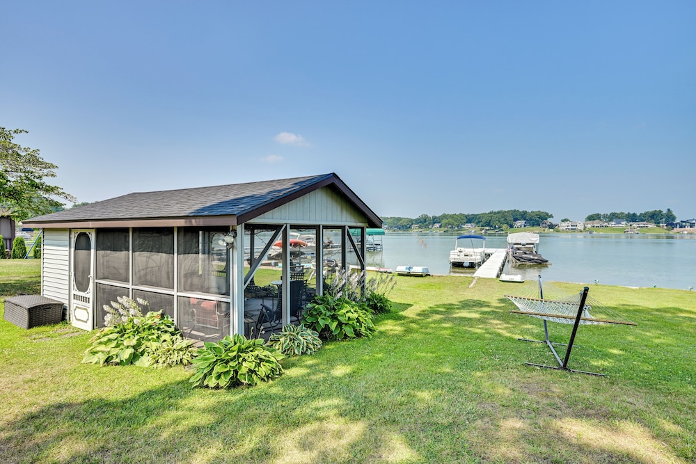 Dock & Kayaks: Lake-view Home, 29 Mi to Notre Dame