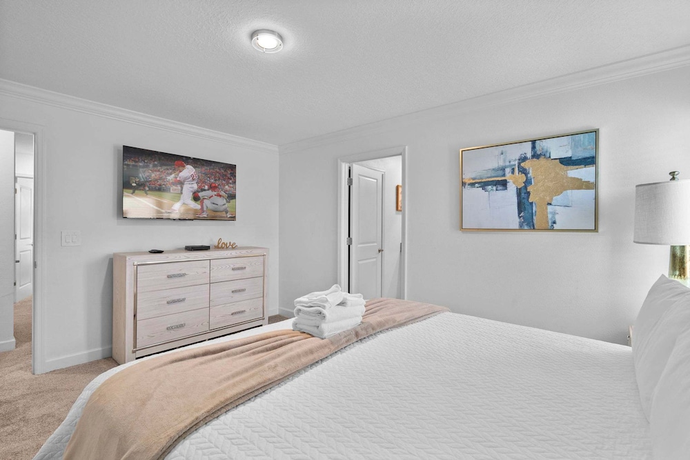 Spacious 5BR Home With Pool Near Top Attractions