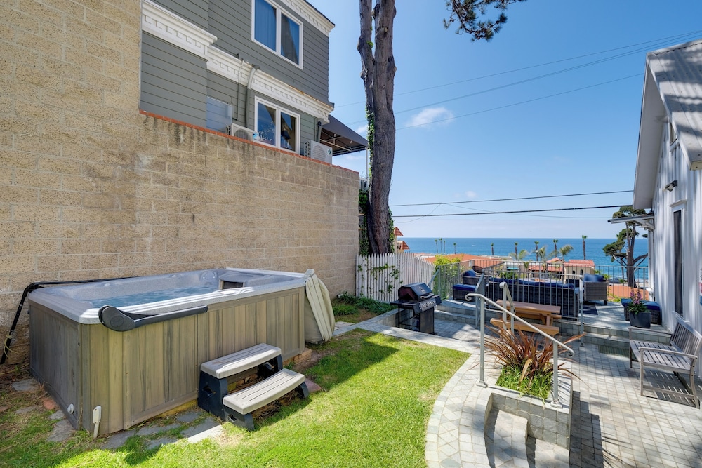 Walk to La Jolla Cove: Dtwn Cottage w/ Ocean View!