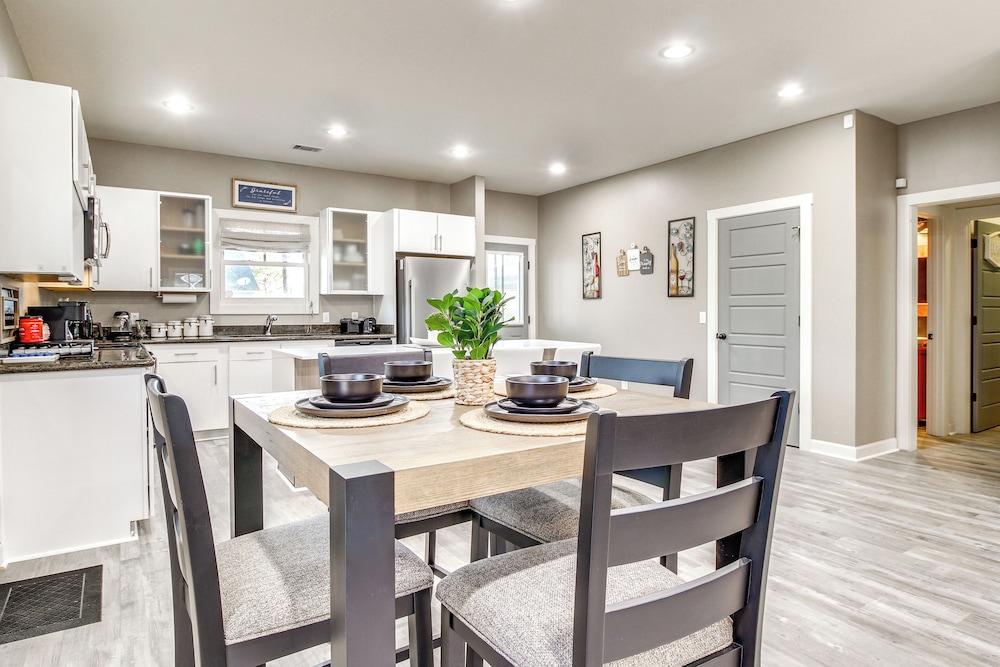 Private Pool & Game Room: Home Near Savannah