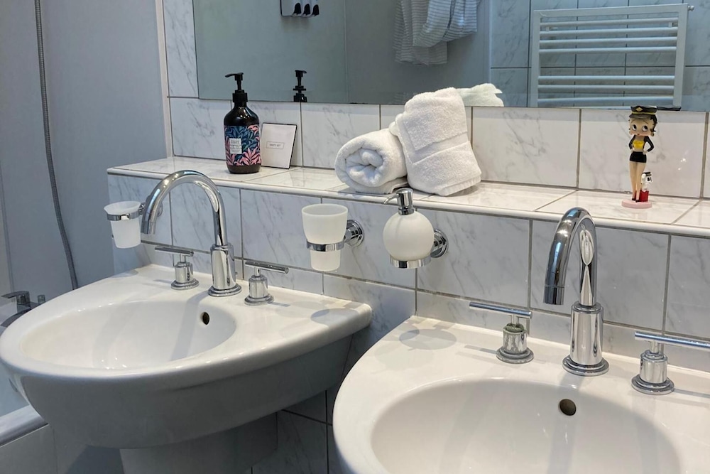 London Luxe Apartment - Central Location