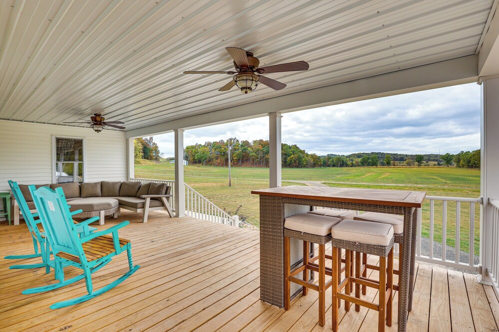 Wooded Escape w/ Pond & Grill in Pleasant City! view 2