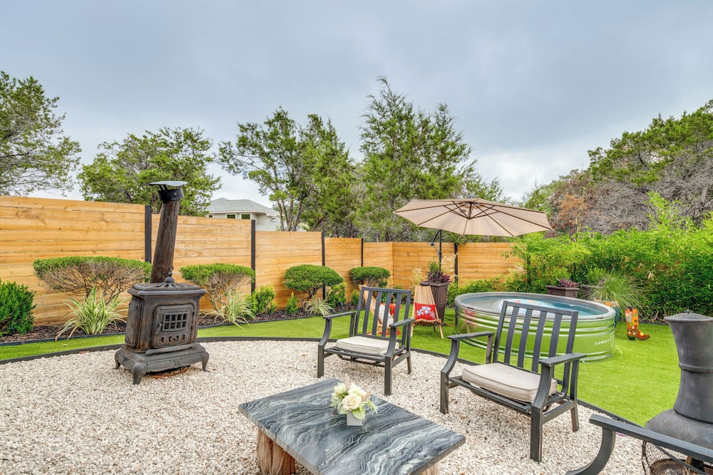 Lago Vista Home w/ Putting Green, Pool & Jacuzzi view 4