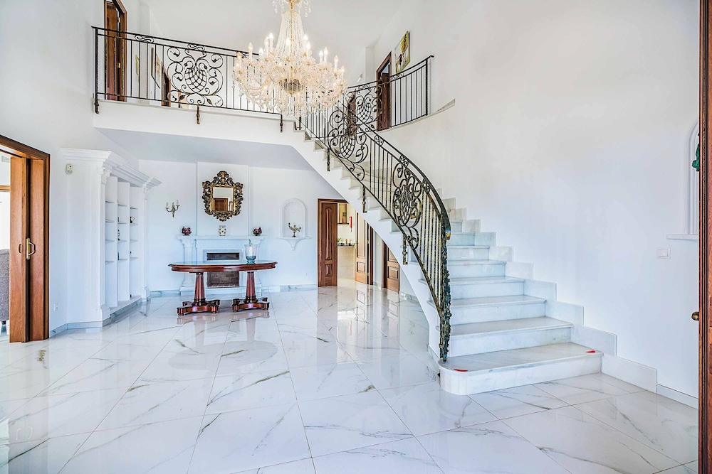 Villa Quiros II