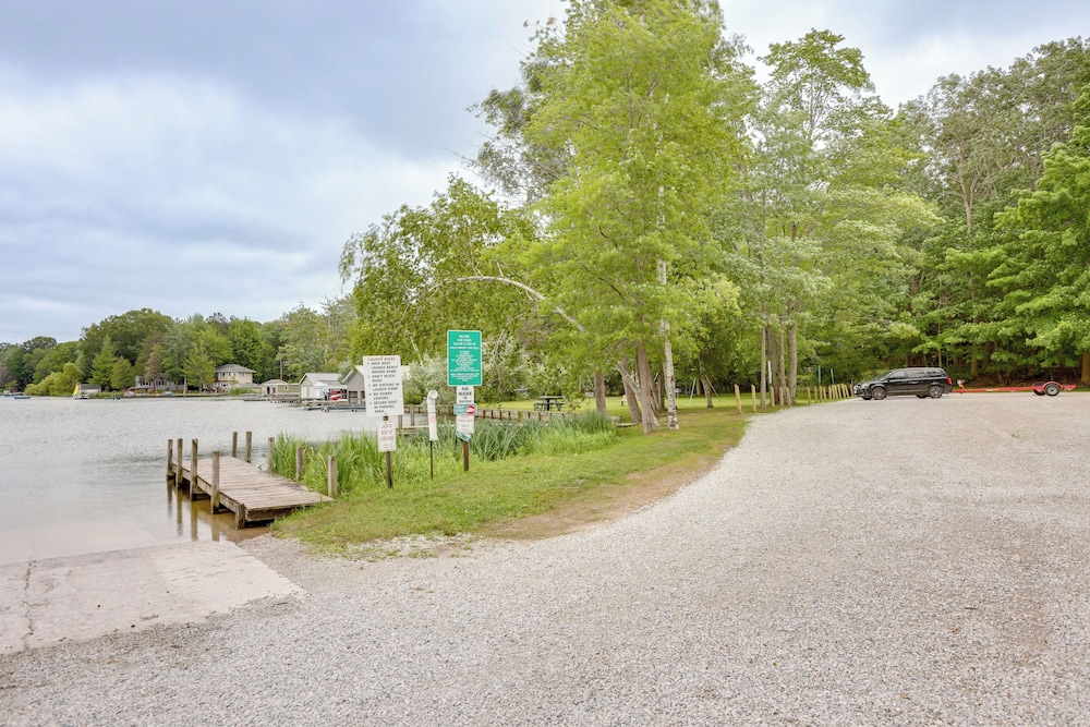 Walk to Lake Hamlin: Cottage Near Boat Launch