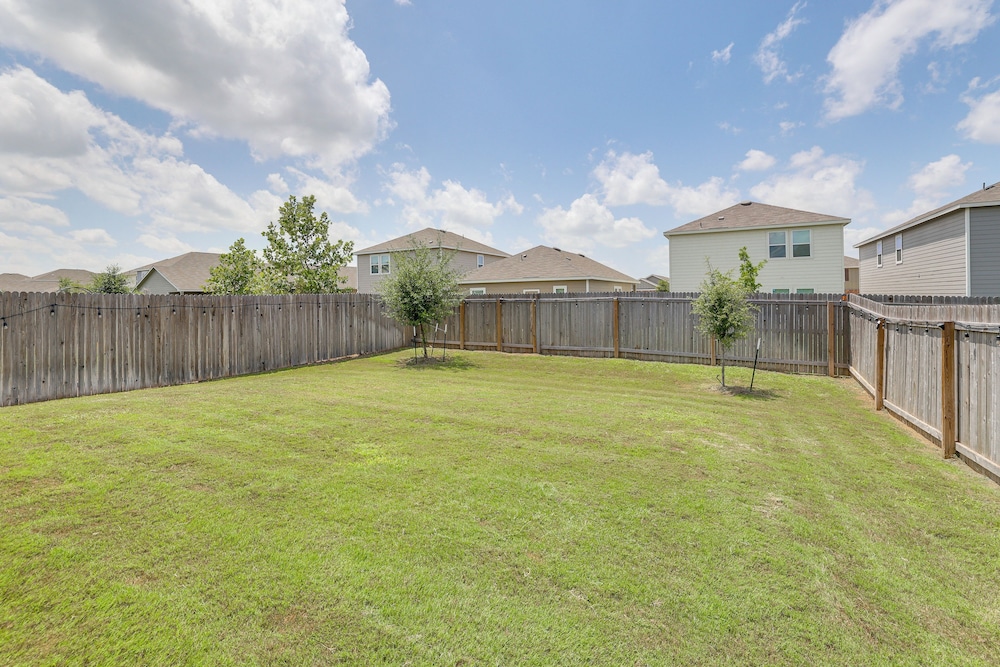 Pool Access: Family Home w/ Yard Near Lackland AFB