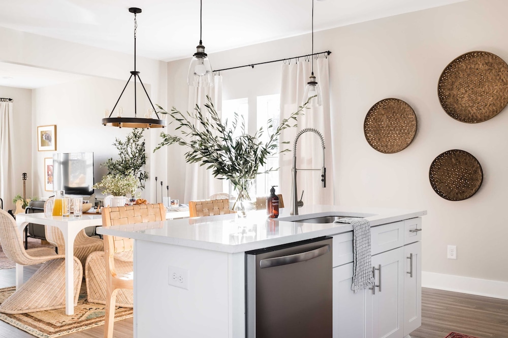8 Nashville Homes w/ 21 Bedrooms, 21 Baths & Space for 74, Just Minutes From Broadways Nightlife, Dining, and Music Scene Cherokee by Avantstay