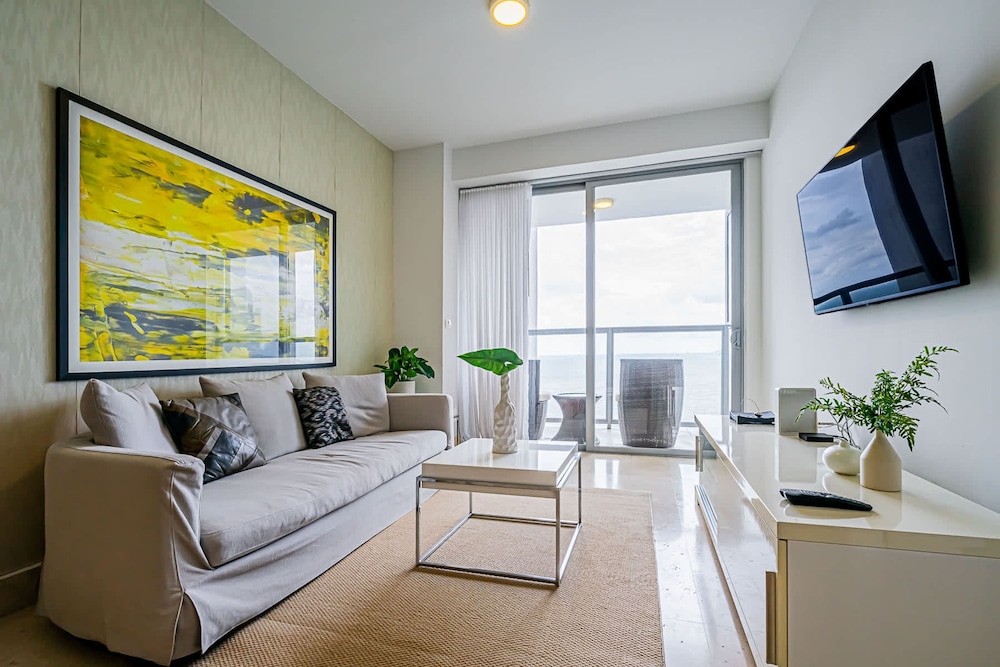 w Prestigious 1BR w Fantastic Balcony in YOO