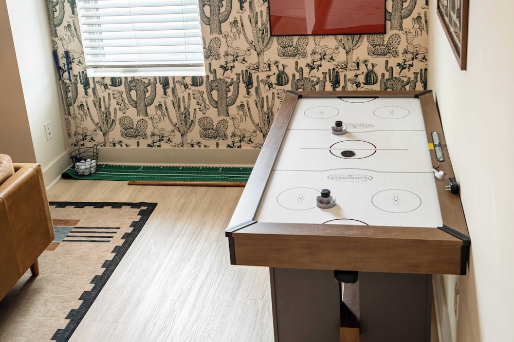 Sleeps 24 Rooftop, Game Room & Outdoor Spaces Just 10 Min to Broadway Outrider by Avantstay