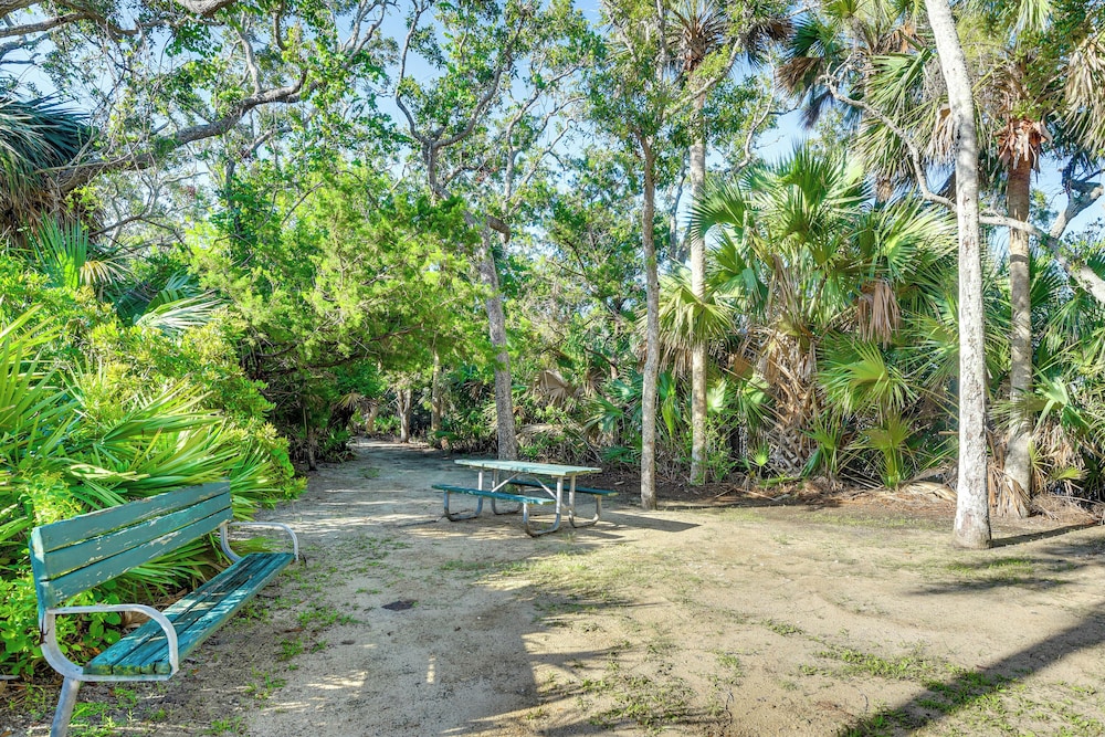 Walk to Shore + Pier: Family Home in Ormond Beach