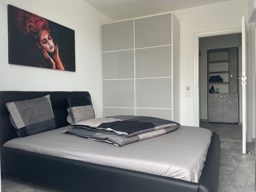 Marvelous 4 Room Penthouse W14-W15 view 2