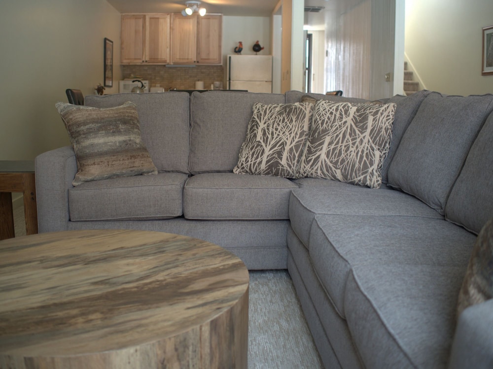 White Pines Three Kings Townhome 1-Bedroom Loft - -Walk to Lifts