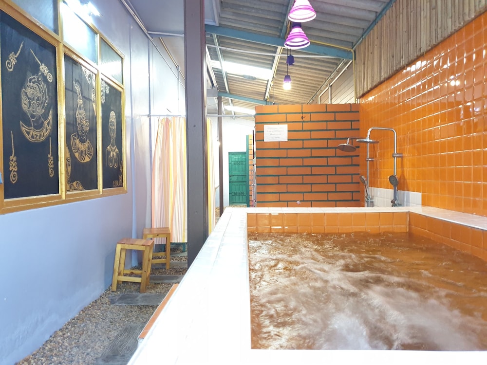 Super Hostel