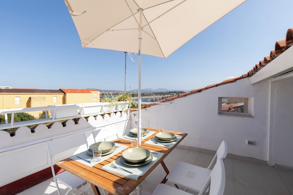 Romantic Apartment with Terrace by Wonderful Italy