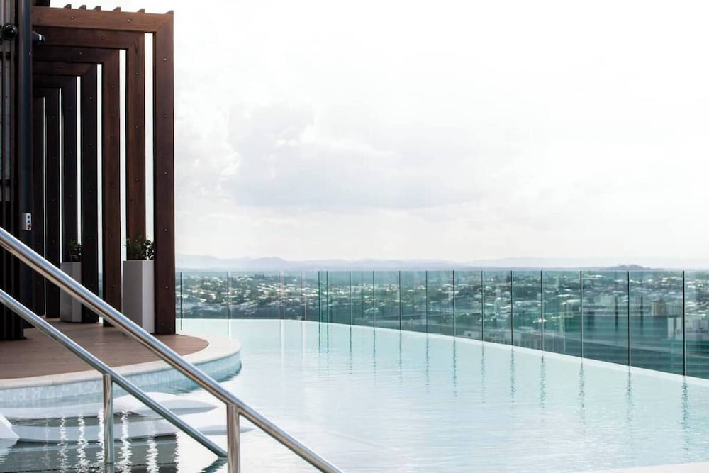 Top Floor Luxury Apartment Rooftop Pool CBD