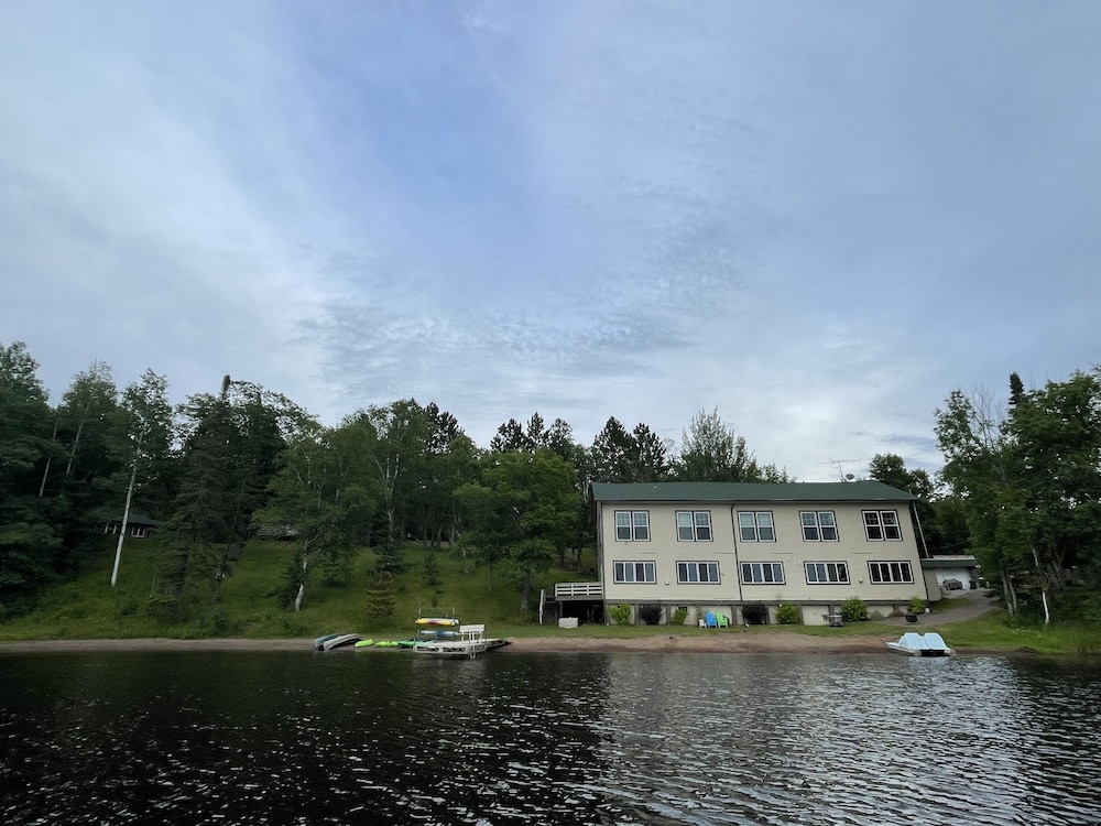 Hanging Horn Lakeside Resort