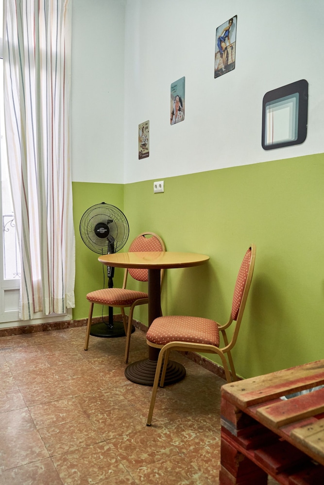 LOFT HOSTAL Group 101