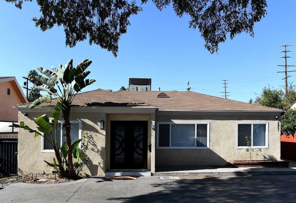 North Hollywood Vacations - Bright Spacious Family House Near Universal Studios - Property Image 3
