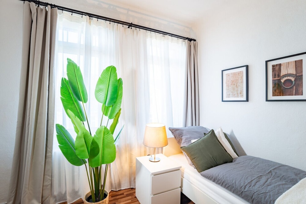 Spacious Apartment In Strausberg - Sleeps 6