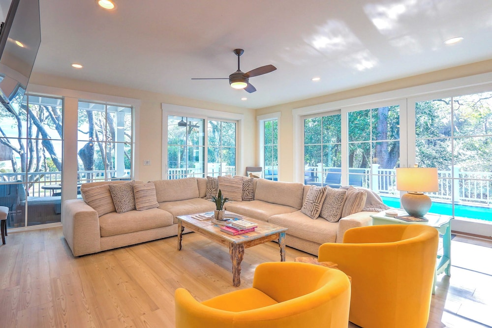 Beachside Boardwalk & Views Pool + Hot Tub 202 on the Sound