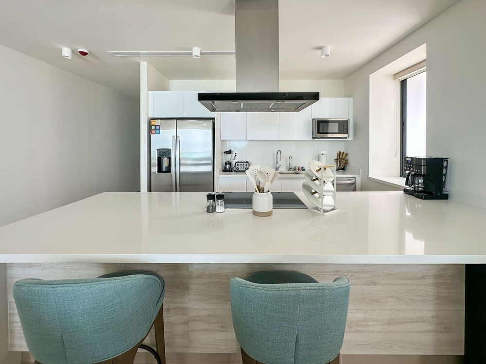 Paradise Found Luxe 2BR Condo in Iconic Location