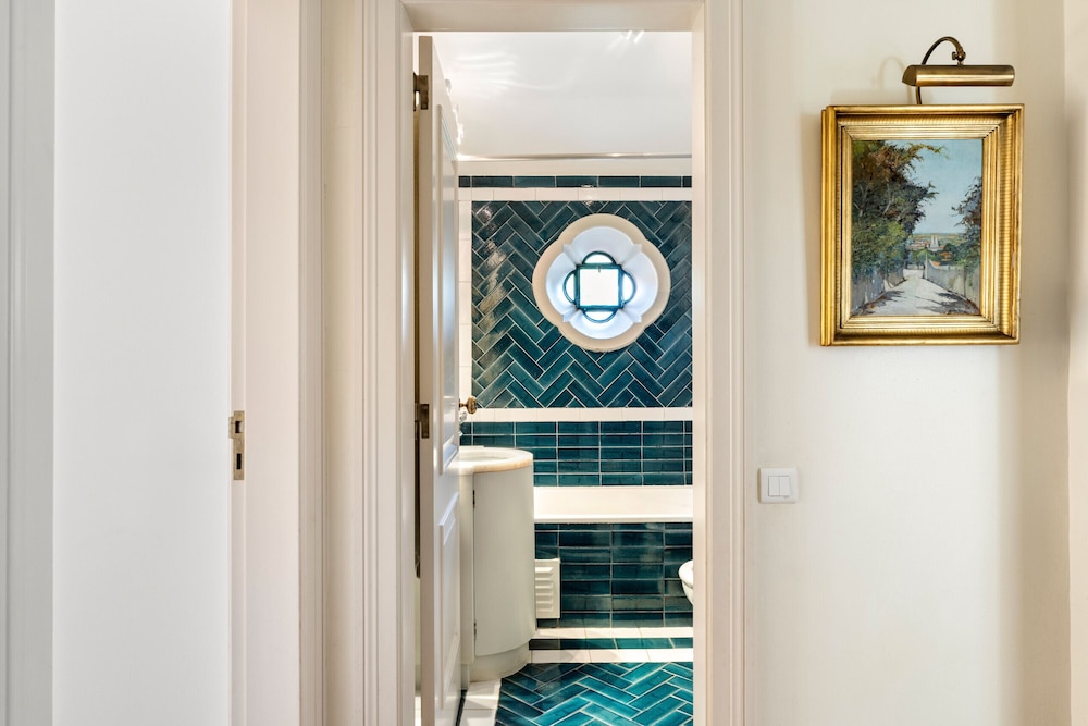 Fairview Villa by Cadenzalux