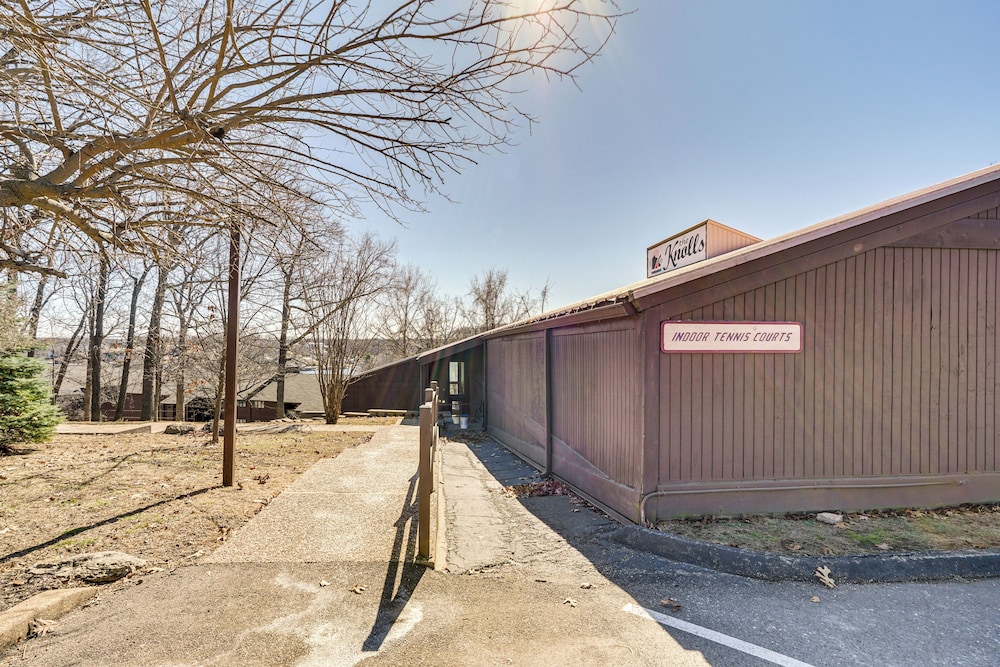 Lakefront Osage Beach Retreat: Dock Access!