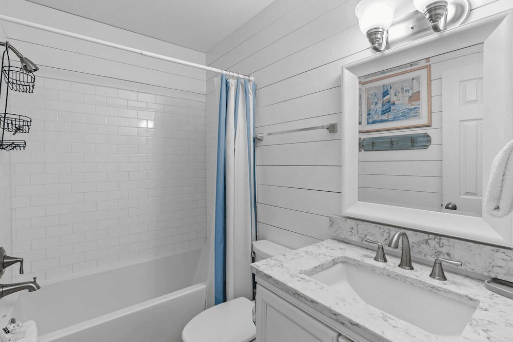 Blue Marlin by Avantstay Beachfront w/ Views, Pool Access, Beach Chairs