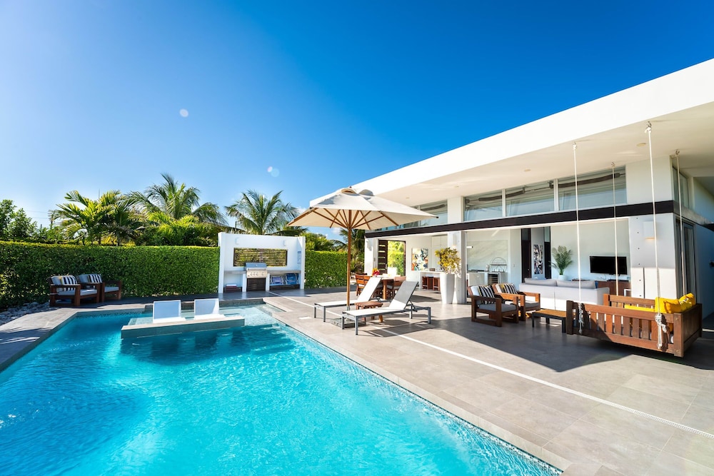 Family Oceanside Vacation Villa Hotel Amenities v8