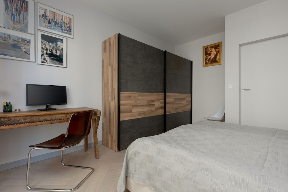 Okrzei Apartment Warsaw Praga by Renters view 3