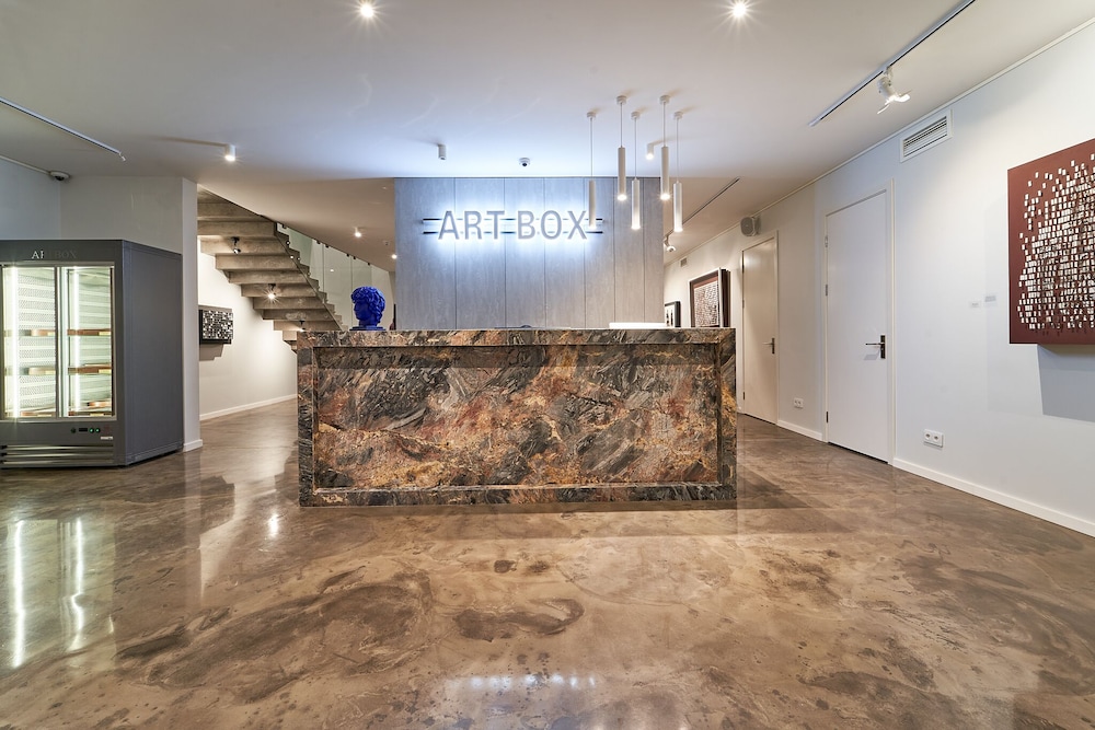 ArtBox Hotel