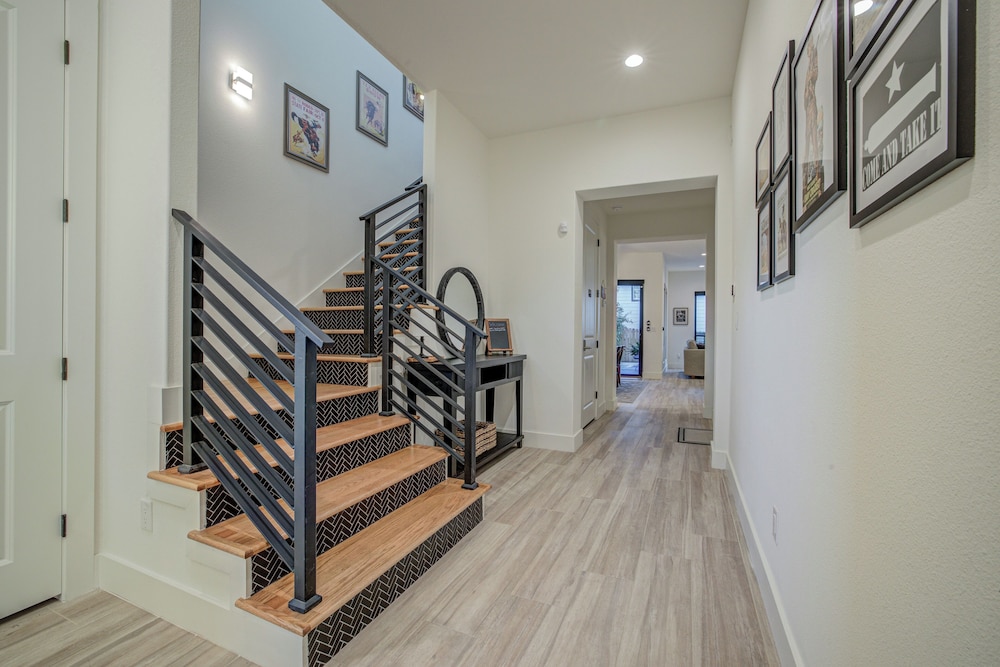 New Build, Private Pool, Near Pearl/riverwalk