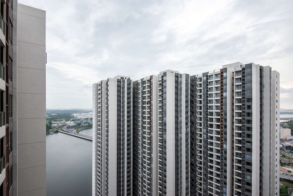 2BR R&F Phase2, CIQ R&F Mall, Free Parking
